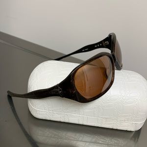 Oakley Betray  05-897   Sable sunglasses